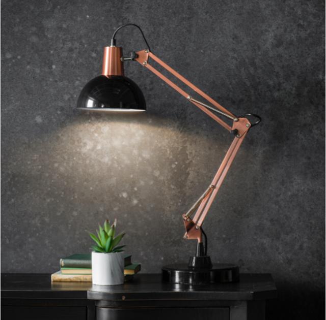 Pink and grey bedroom – black and copper task lamp
